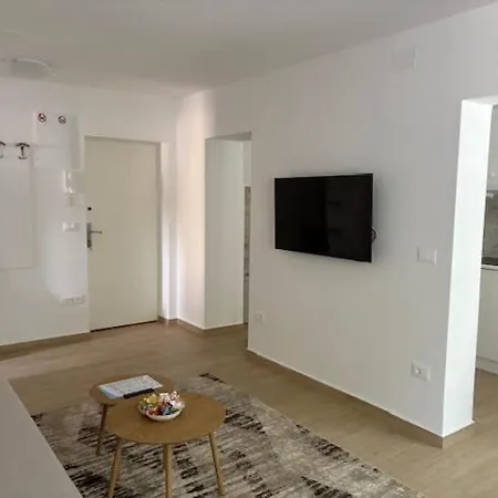 Tatjana Center Апартаменты *
